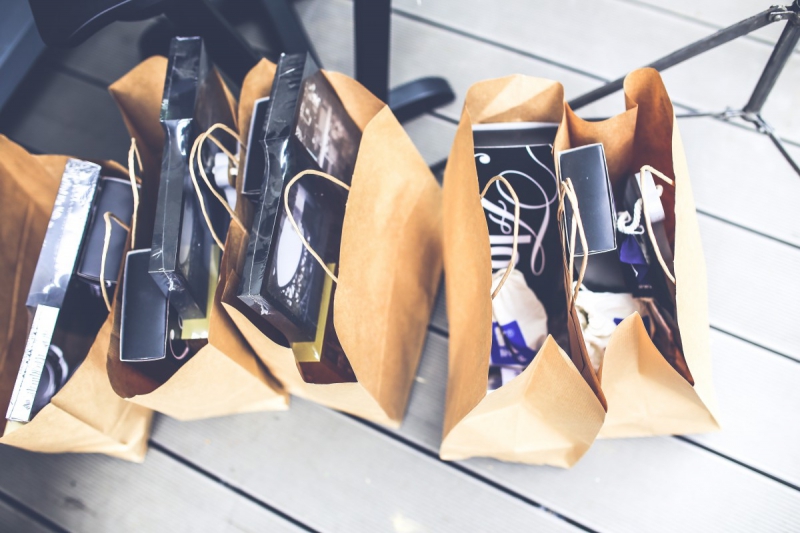 ecommerce-DALUIS-min_shop_shopping_bags_gift_brown_blank_market_product-722676